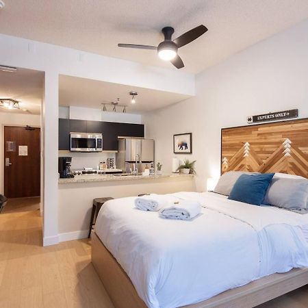 Newly Renovated Ski In Out W Pool 2 Hot Tubs Whistler Exterior foto
