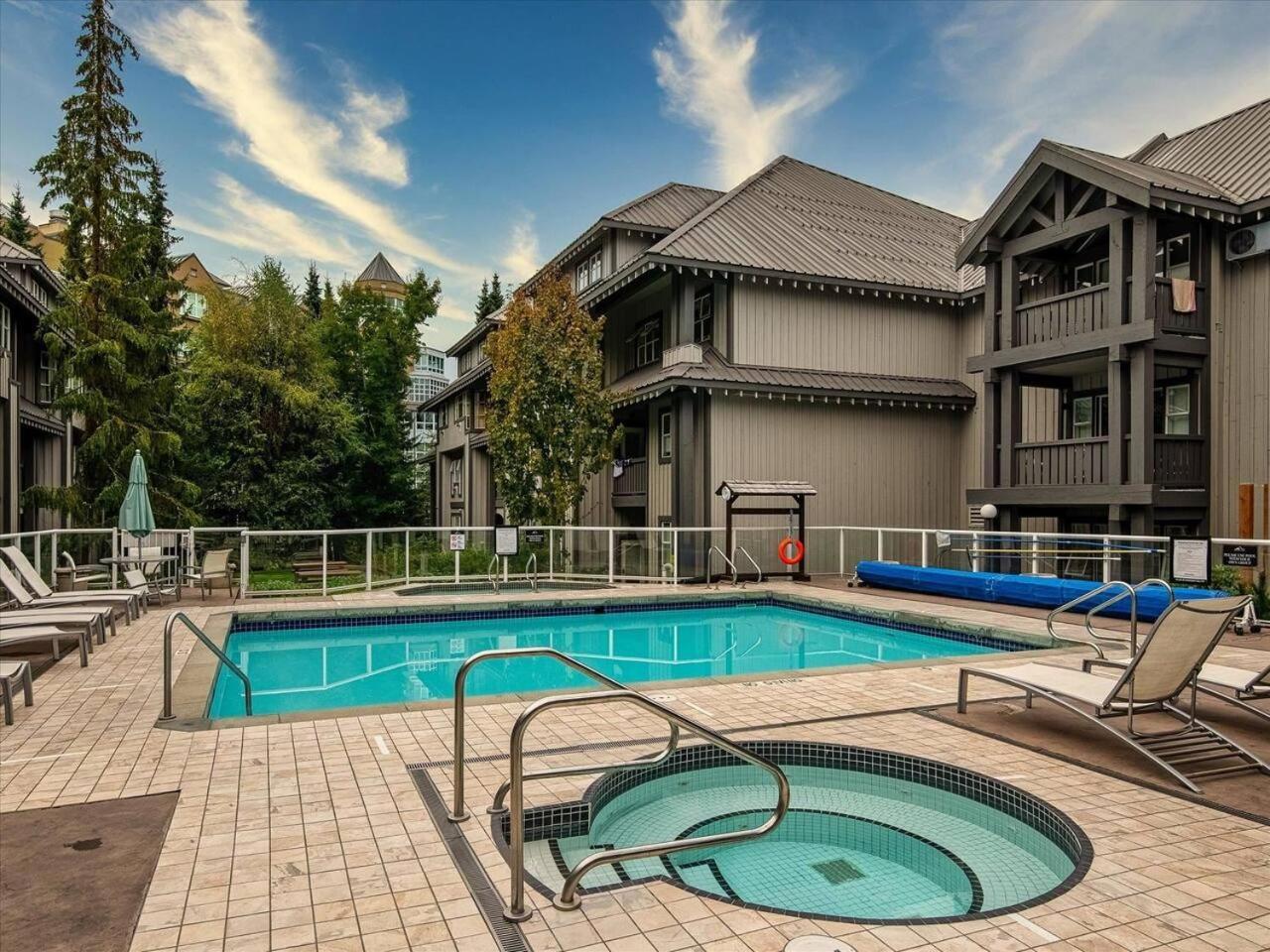 Newly Renovated Ski In Out W Pool 2 Hot Tubs Whistler Exterior foto